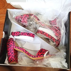Hot pink leapord print heel